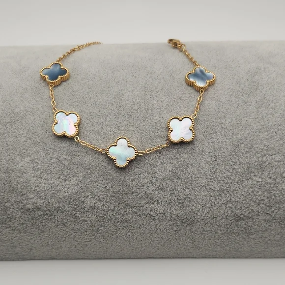 Iridescent Mother of Pearl Clover Bracelet – 18K Gold Plated Stainless Steel